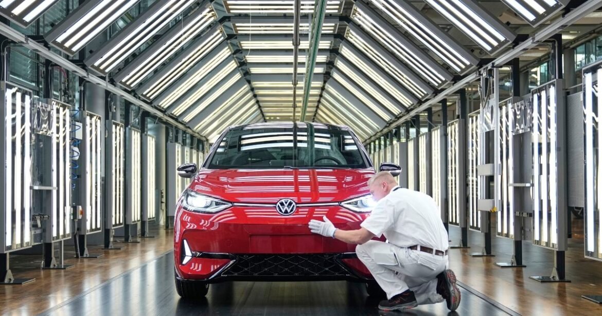 Άρχισαν τα όργανα στη Volkswagen – «Μαχαίρι» σε 50.000 θέσεις εργασίας έως το 2030
