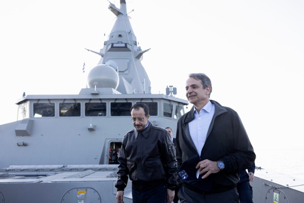 Ο Τσελίκ (του κόμματος Ερντογάν) διαμαρτύρεται: Ούτε για ψαράδικο χώρος στην ανατολική Μεσόγειο, γέμισε πολεμικά!