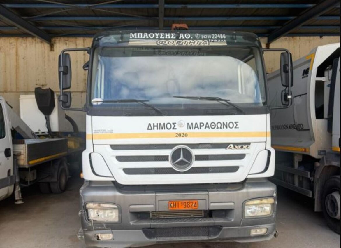 Μαραθώνας: Υπάλληλος καθαριότητας του δήμου βρήκε πορτοφόλι στο δρόμο και το παρέδωσε στην ΕΛ.ΑΣ.