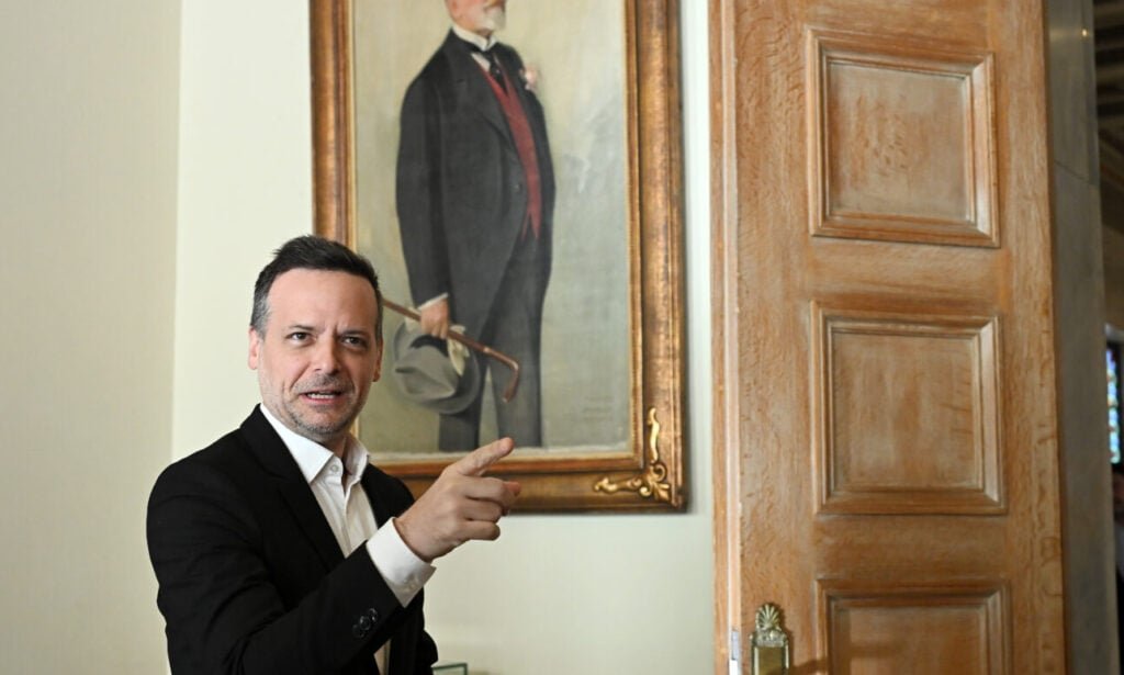 Διαμαρτυρίες (και) Δούκα για τον Πελεγρίνη στο ΠΑΣΟΚ: «Διεύρυνση φύρδην μίγδην»