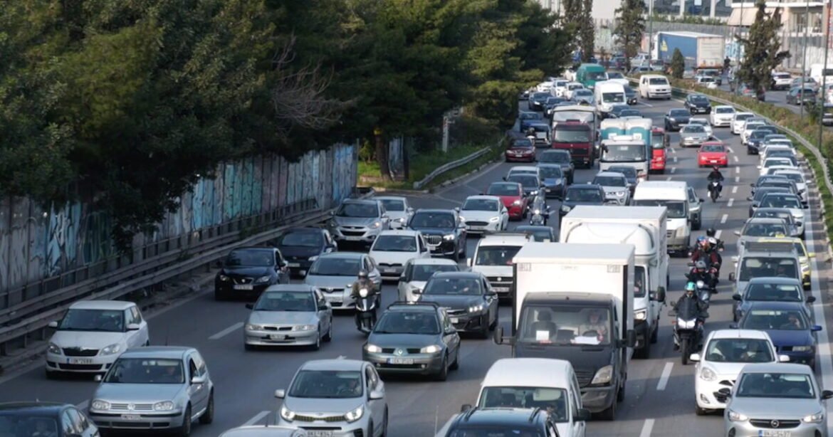 Κίνηση στους δρόμους: Καθυστερήσεις στον Κηφισό – Πού υπάρχουν προβλήματα αυτή την ώρα
