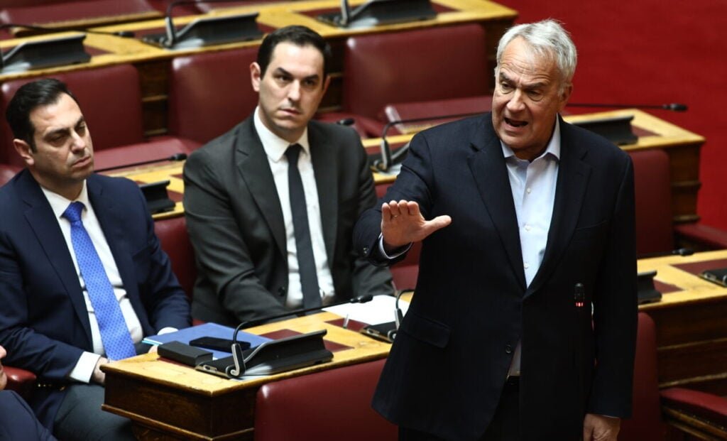 ΟΠΕΚΕΠΕ: Κόντρα Βορίδη – αντιπολίτευσης στη Βουλή για το έγγραφο Βάρρα