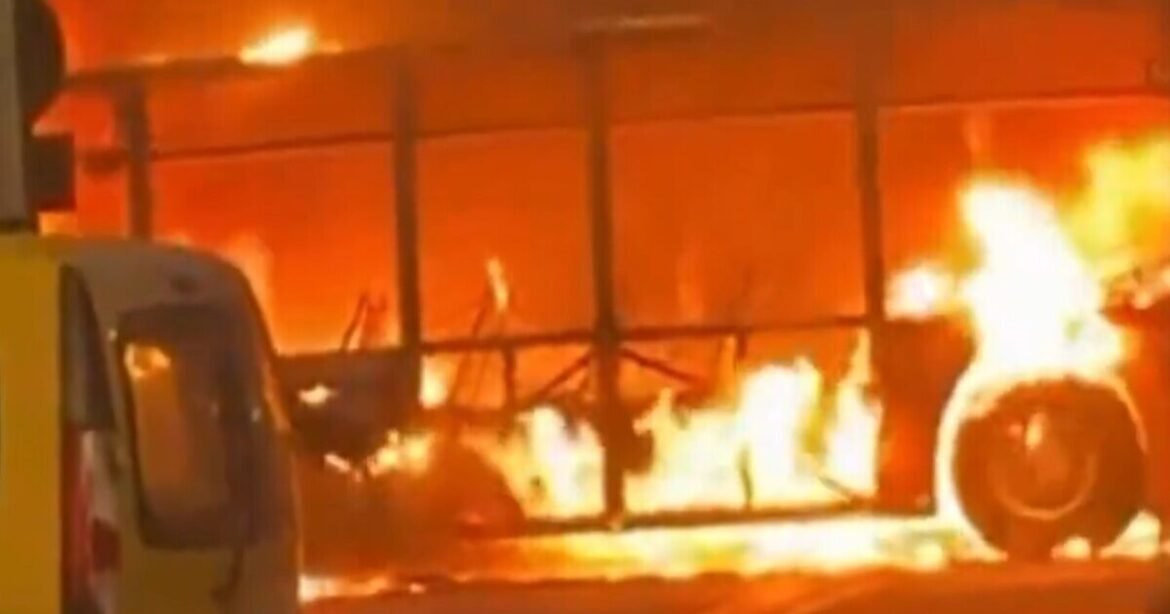 Τραγωδία στην Ελβετία: Νεκροί και τραυματίες από φωτιά σε λεωφορείο – Δείτε βίντεο