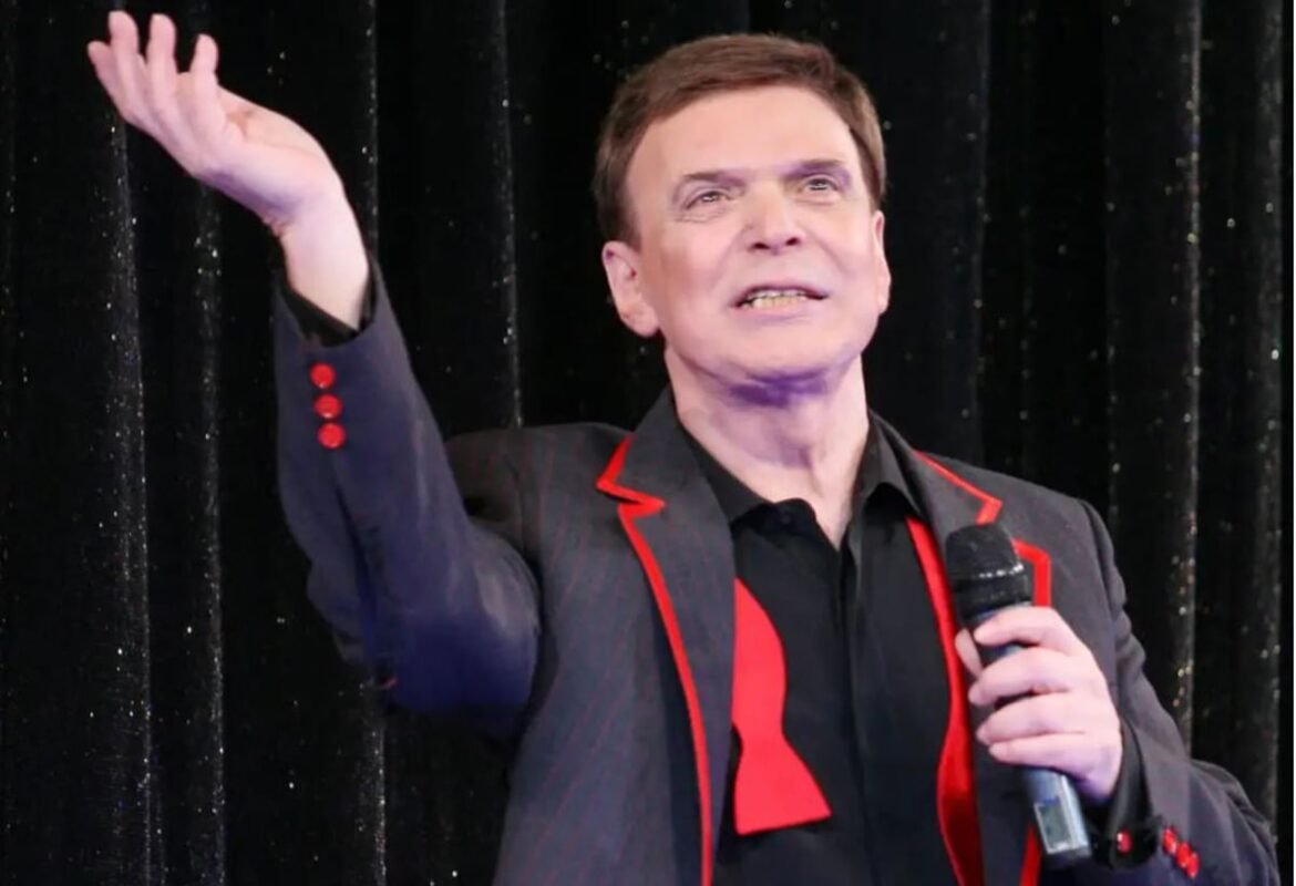 Γιώργος Μαρίνος: «Αν μπορούσα να ξαναζήσω ως straight, δεν νομίζω ότι θα είχε διαφορά η ζωή μου» – Όσα είχε