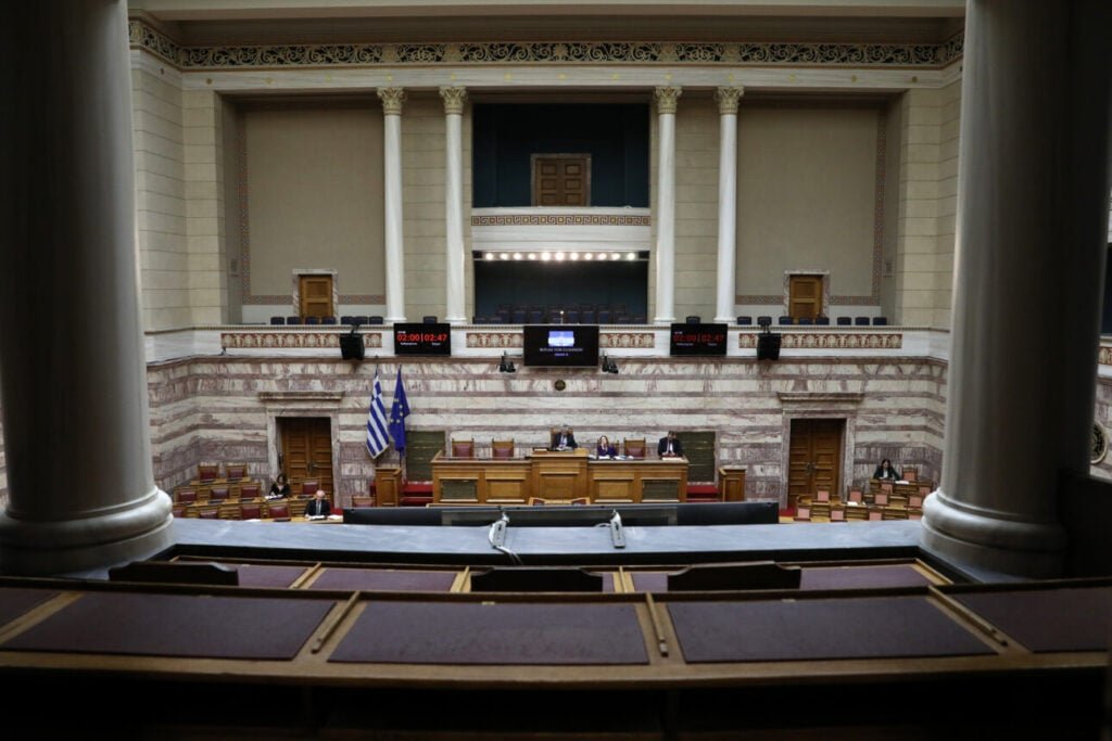 Το ΠΑΣΟΚ λέει τελικά «ναι» επί της αρχής στις συμφωνίες με Chevron – «αγκάθι» το άρθρο 30