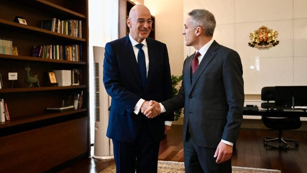 Δένδιας από Σόφια: «Υποχρέωση και όχι επιλογή» η αρωγή προς τη Βουλγαρία