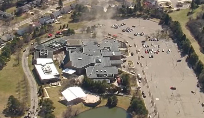 ΗΠΑ: Εισέβαλε με αυτοκίνητο σε συναγωγή και πυροβολούσε – Νεκρός ο δράστης (Βίντεο)