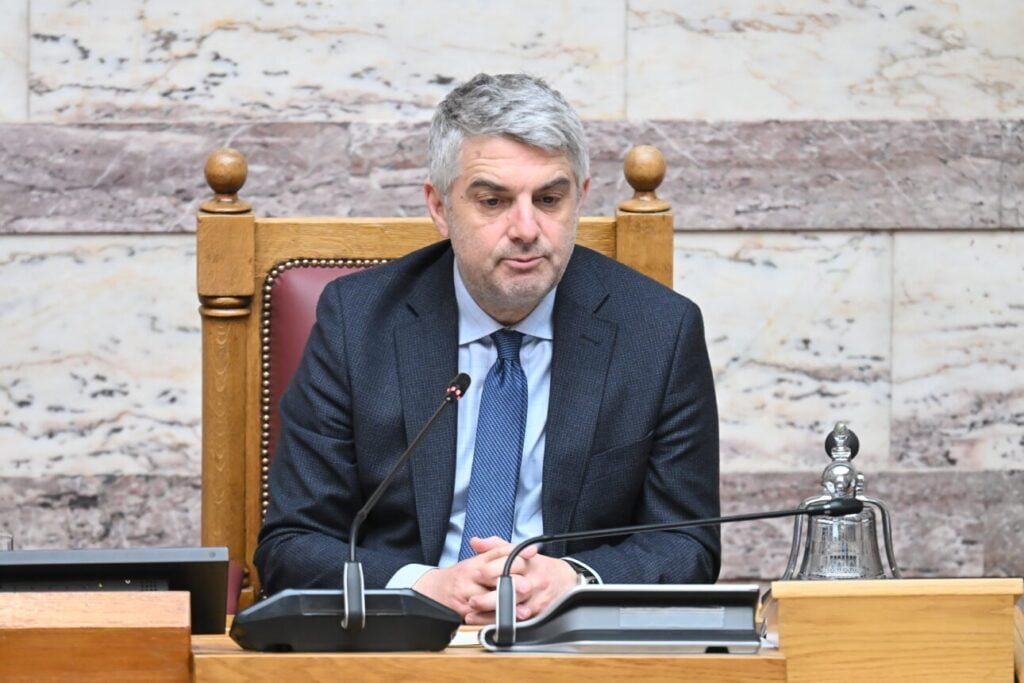 ΠΑΣΟΚ: Παραδίδει την έδρα του ο Κωνσταντινόπουλος μετά τη διαγραφή