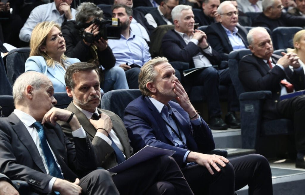 «Με διαγραφές βελτιώνεται η εικόνα μας;» Πρώτες αντιδράσεις στο ΠΑΣΟΚ για Κωνσταντινόπουλο