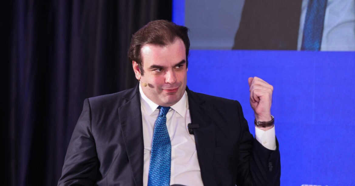 Αισιόδοξος ο Πιερρακάκης για την τουριστική σεζόν – Τι είπε για το νέο αεροδρόμιο Ηρακλείου, το «μικρό Ελληνικό»