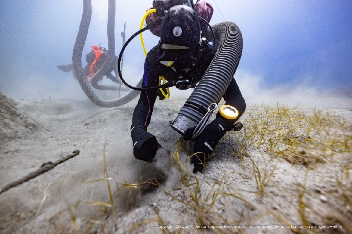 Νέες υποβρύχιες ανασκαφές στο ιστορικό ναυάγιο «ΜΕΝΤΩΡ» – Εντοπίστηκε θραύσμα γλυπτού διακόσμου από το