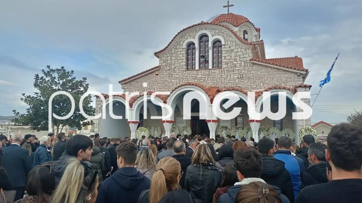 Πύργος: Ράγισαν καρδιές στην κηδεία του 18χρονου που έπεσε από μπαλκόνι – Τον αποχαιρέτησαν με λευκά μπαλόνια