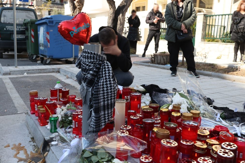Θεσσαλονίκη: Την Τρίτη απολογείται ο 23χρονος που μαχαίρωσε τον 20χρονο Κλεομένη – Το πανό για τον Άλκη και