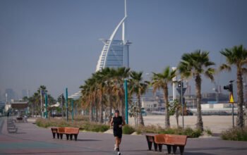 Ρωγμές στο «όνειρο του Ντουμπάι»: Εκρήξεις, συλλήψεις ξένων και απαγορεύσεις ταξιδιών