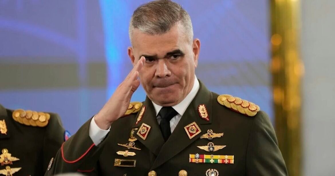 Βενεζουέλα: Η Ντέλσι Ροντρίγκες καρατόμησε τον υπουργό Άμυνας