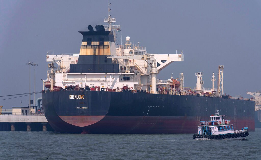 WSJ: Με μαχητικά και Απάτσι οι ΗΠΑ θα «απελευθερώσουν» τα Στενά του Ορμούζ