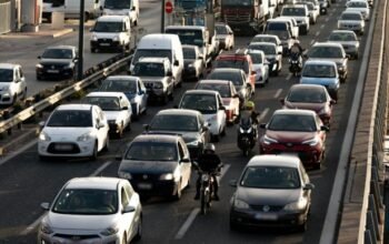 Κίνηση: Μποτιλιάρισμα σε Κηφισό, Πειραιά και κέντρο της Αθήνας – Καθυστερήσεις στην Αττική Οδό