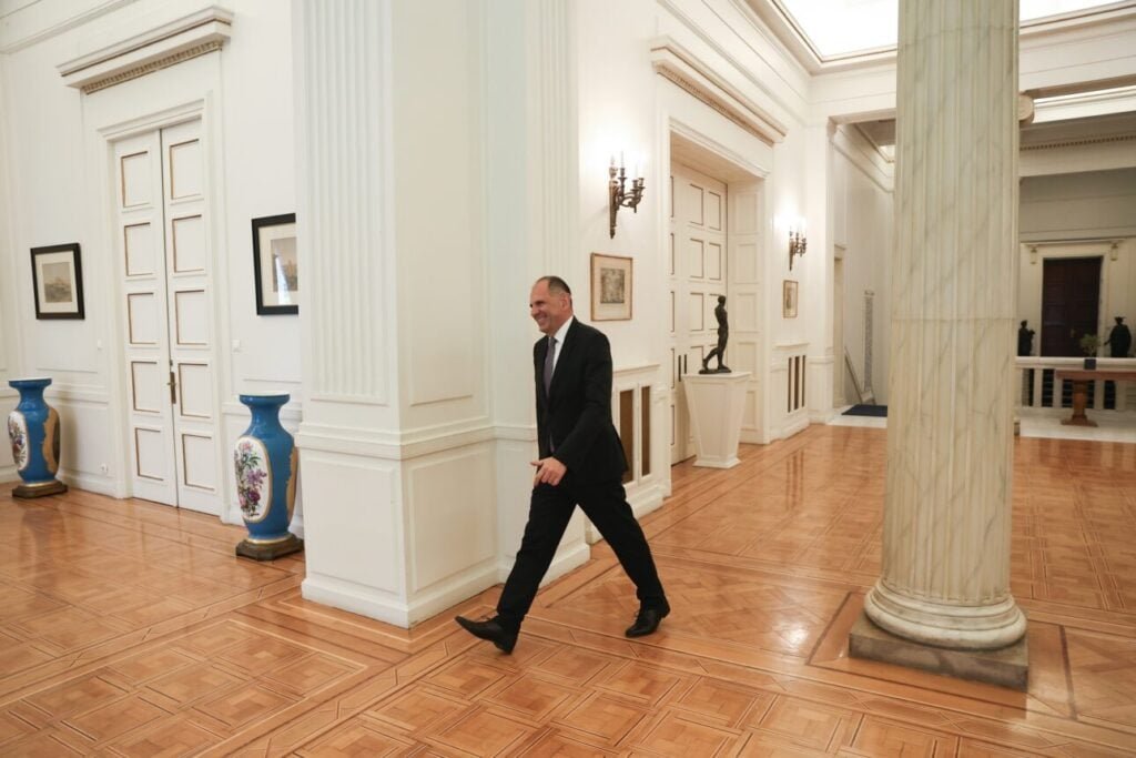 Το «ευχαριστώ» Γεραπετρίτη στα στελέχη του ΥΠΕΞ για τον ασφαλή επαναπατρισμό πάνω από 2.000 Ελλήνων