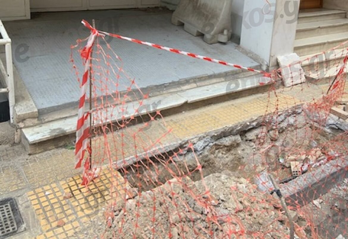 Κυψέλη: Επικίνδυνα τα σκαμμένα πεζοδρόμια, καταγγέλλει αναγνώστης – Δείτε τις φωτογραφίες
