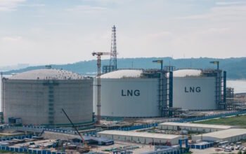 Ξαναγράφεται ο παγκόσμιος χάρτης στο LNG – Νικητές και χαμένοι από τον πόλεμο στη Μέση Ανατολή