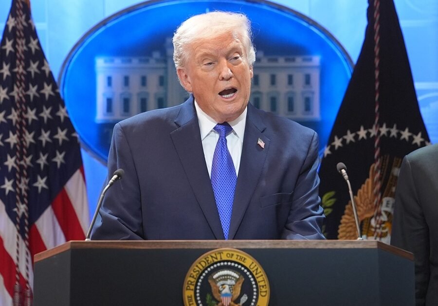 Τραμπ: «Θα υπάρξει ολική καταστροφή του Ιράν»