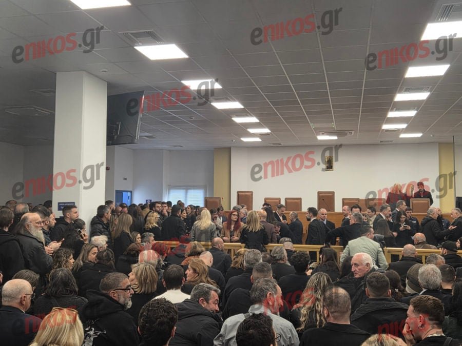 Διεκόπη η δίκη για τα Τέμπη με το «καλημέρα»: Η πρόεδρος ζήτησε να απομακρυνθούν τα ΜΜΕ – «Να ανοίξουν τα