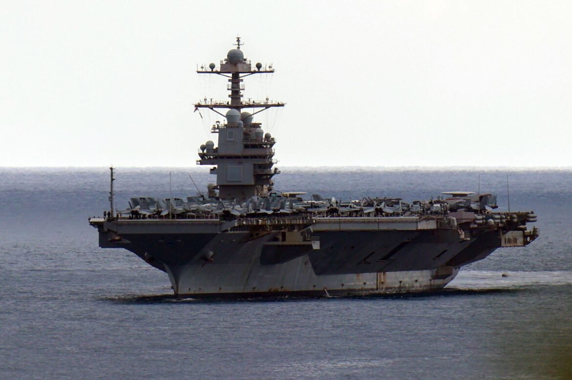 Χανιά: Κατάπλευσε στη βάση της Σούδας το αεροπλανοφόρο «Gerald R. Ford» – Οι έρευνες για τη φωτιά – ΦΩΤΟ
