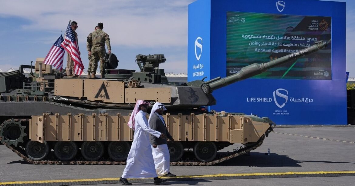 WSJ: Σαουδική Αραβία και Ηνωμένα Αραβικά Εμιράτα ένα βήμα πριν μπουν στον πόλεμο κατά του Ιράν