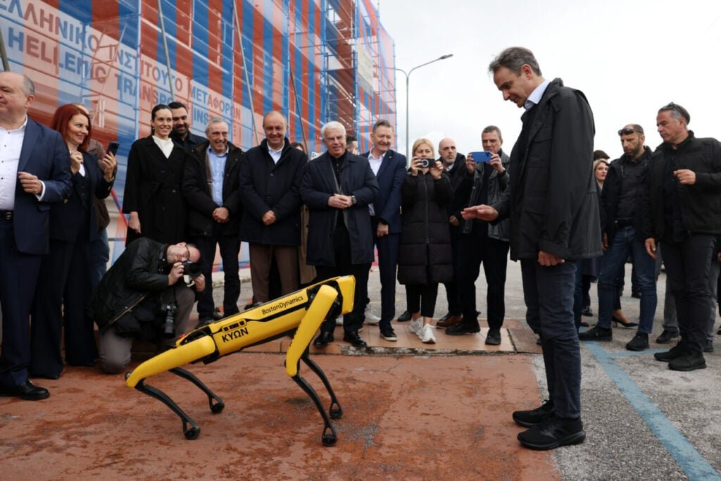 Το ταξίδι-αστραπή Μητσοτάκη στη Θεσσαλονίκη: O Kύων, ο Πίνατ, οι εκλογές και ο πρωταθλητής στη Σούπερ Λίγκα