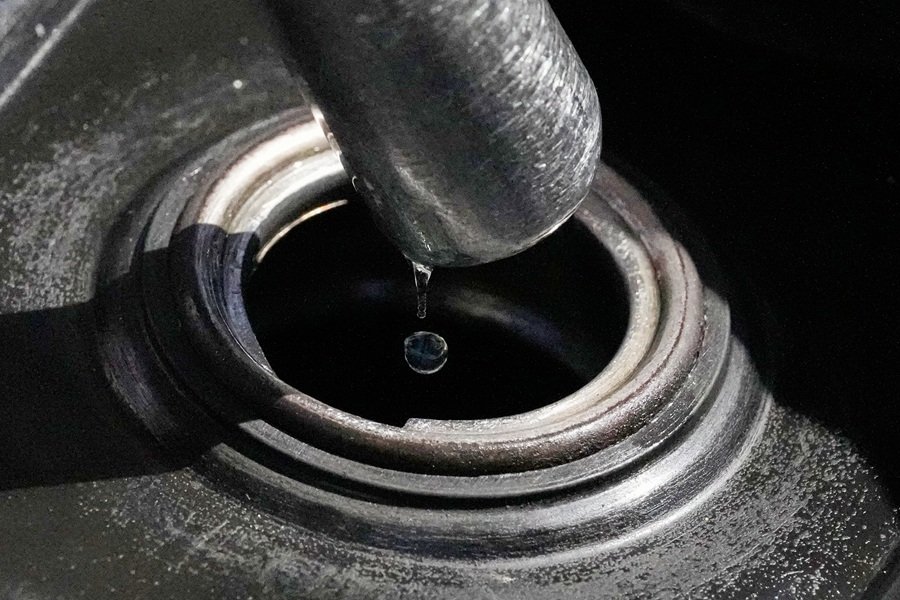 «Φρένο» στο ράλι του πετρελαίου μετά τις πληροφορίες για συνομιλίες ΗΠΑ – Ιράν