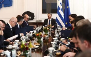 Κατώτατος μισθός: «Κλειδώνει» την Πέμπτη στο Υπουργικό η αύξηση του 2026