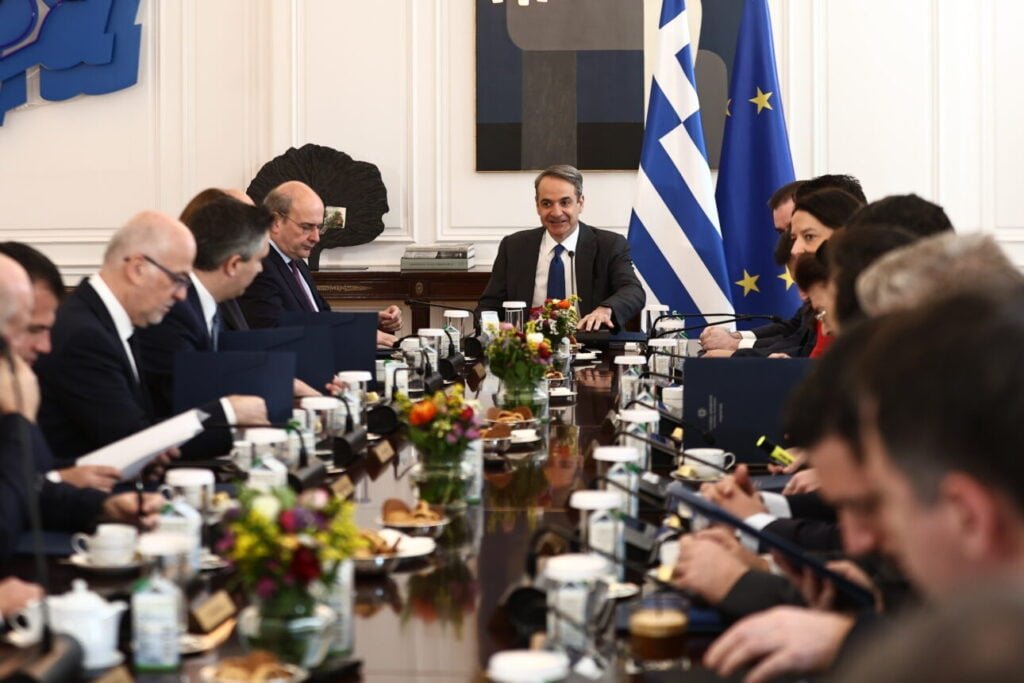 Κατώτατος μισθός: «Κλειδώνει» την Πέμπτη στο Υπουργικό η αύξηση του 2026