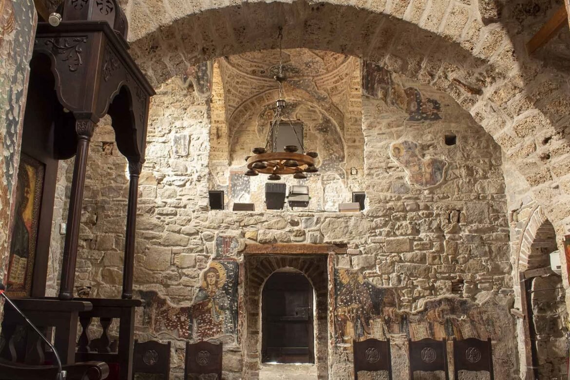 Καστοριά: Η μοναδική ξυλόγλυπτη εικόνα του Αγίου Γεωργίου στην Ομορφοκκλησιά – Σώθηκε από πυρκαγιές