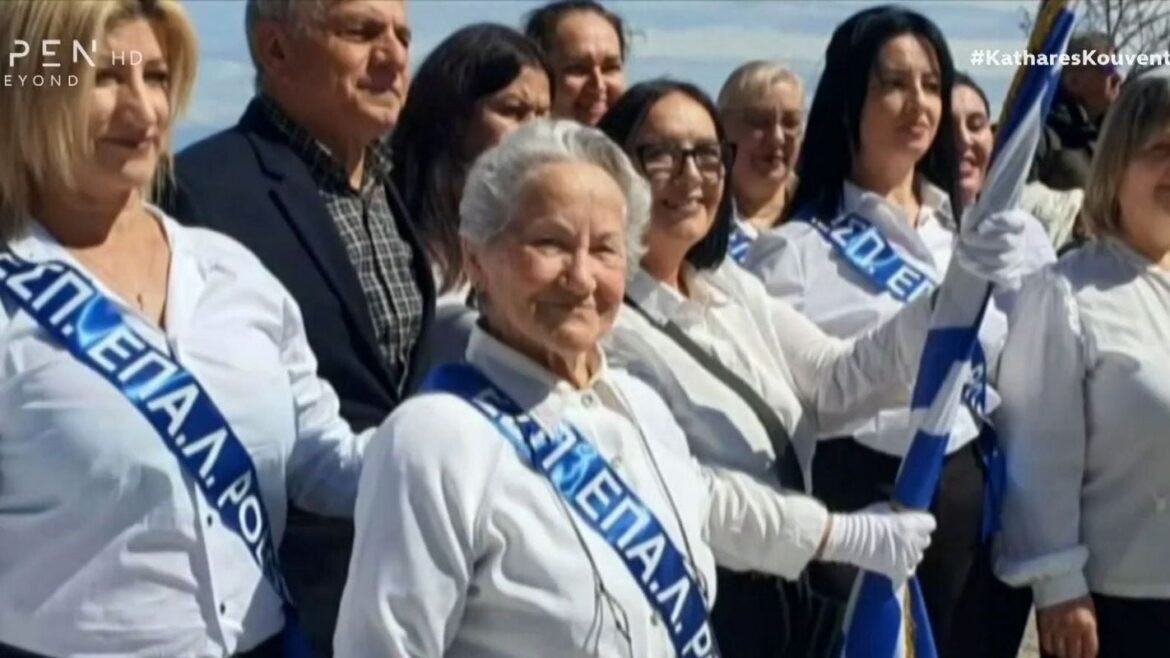 Ρόδος: Συγκινεί η 82χρονη Σοφία Ρωμνάκη που παρέλασε για την 25η Μαρτίου – «Δεν σταμάτησαν να κλαίνε»