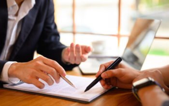 Τα άκουσαν από τους αγρότες ^ ποιους δεν συμφέρει το fuel pass ^ η «νέα γενιά» τελωνείων ^ ο Μανόλο και τα Ελληνικά Οινοποιεία ^ παραμένει ισχυρό τ