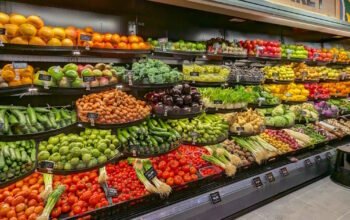 Μπαράζ ανατιμήσεων σε φρέσκα λαχανικά και φρούτα – Πού χτυπάει πρώτα το κύμα αυξήσεων λόγω του πολέμου