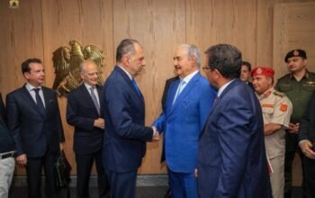 Σε Βεγγάζη το Σάββατο ο Γεραπετρίτης – τετ α τετ με Χαφτάρ