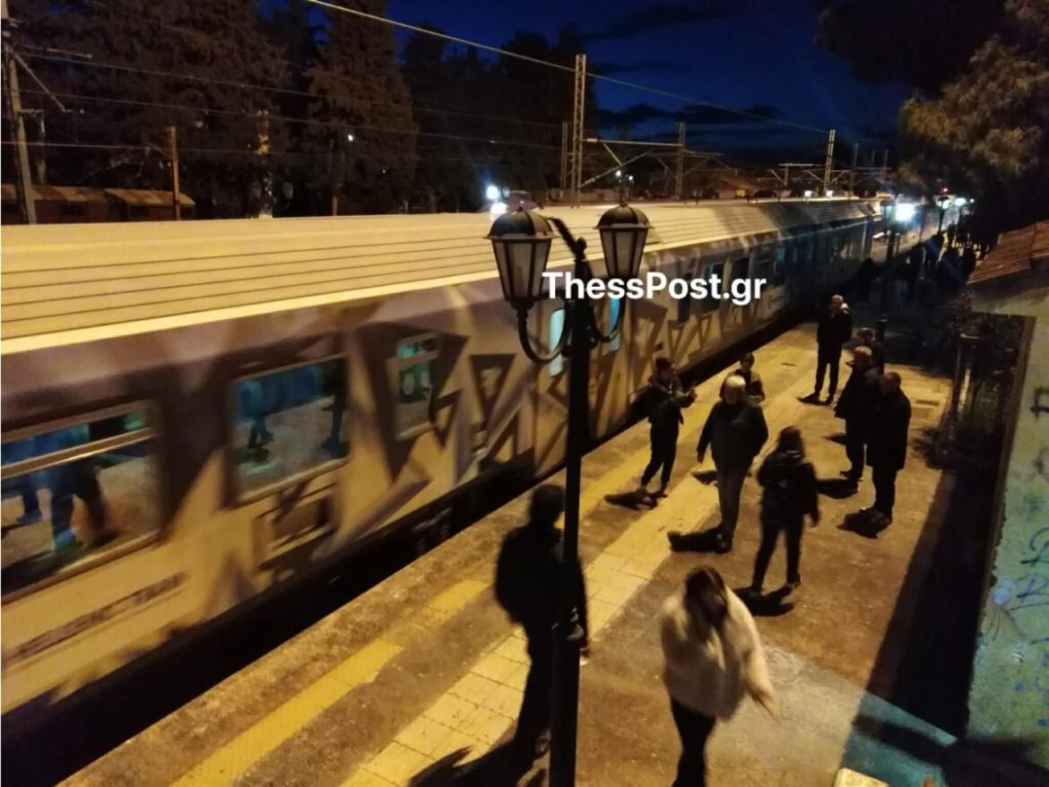 Ακινητοποιήθηκε στην Οινόη η αμαξοστοιχία που εκτελεί το δρομολόγιο Αθήνα – Θεσσαλονίκη