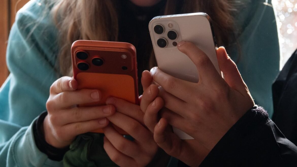 «Κρίσιμο λογισμικό»: Η Apple στέλνει επείγουσες ειδοποιήσεις σε παλαιότερα iPhone και iPad λόγω επιθέσεων