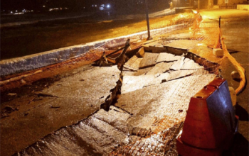 Νέο Οίτυλο: Καθίζηση στο οδόστρωμα του παραλιακού δρόμου, λόγω της κακοκαιρίας