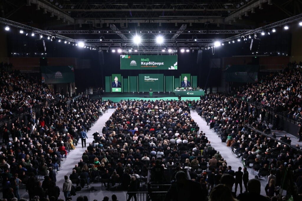 ΠΑΣΟΚ: Με ομιλίες κορυφαίων στελεχών συνεχίζονται οι εργασίες του Συνεδρίου