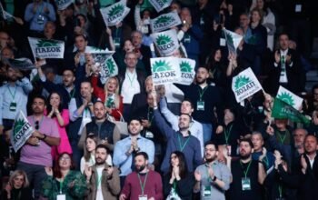 Συνέδριο ΠΑΣΟΚ: Ψηφίστηκε «κόφτης» στις θητείες βουλευτών και ευρωβουλευτών