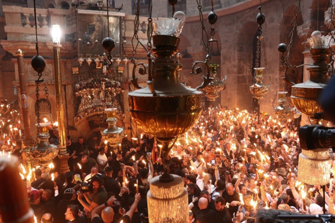 Θρίλερ με το Άγιο Φως: Πώς θα γίνει η τελετή αφής στον Πανάγιο Τάφο και πώς θα μεταφερθεί στην Ελλάδα