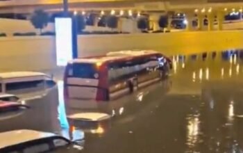 Πλημμύρες «πνίγουν» το Ντουμπάι εν μέσω πολεμικής έντασης