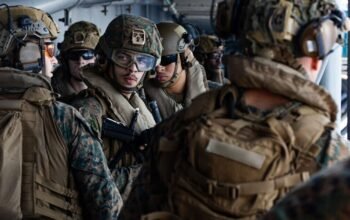 Με το δάχτυλο στη σκανδάλη πεζοναύτες των ΗΠΑ – Έφτασαν στη Μέση Ανατολή εν μέσω σεναρίων για χερσαία επίθεση