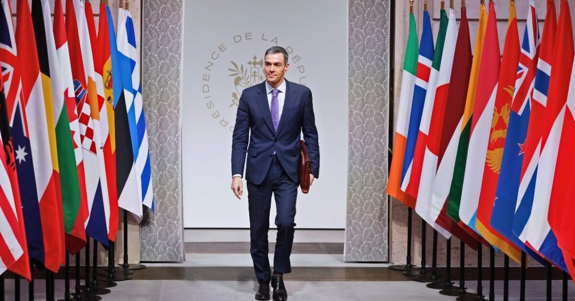 Politico: Γιατί η σοσιαλδημοκρατία χάνει παντού στην Ευρώπη – Εκτός από την Ισπανία, το παράδειγμα του Π. Σάντσεθ