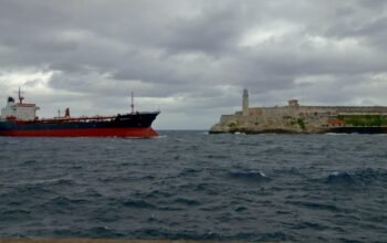 Νέα «κυβίστηση» Τραμπ – Η Ρωσία έσπασε το εμπάργκο πετρελαίου στην Κούβα με άδεια των ΗΠΑ