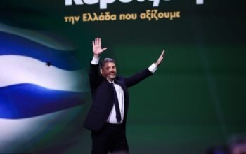 Kυβέρνηση: Στο ΠΑΣΟΚ δεν μας είπαν με ποιους και πώς θα κυβερνήσουν