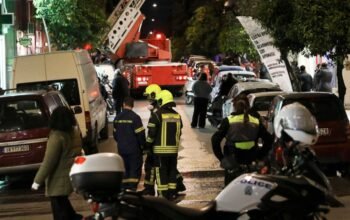 Υπό έλεγχο η φωτιά σε διαμέρισμα στου Γκύζη – Στο νοσοκομείο με εγκαύματα μία ηλικιωμένη