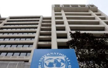 ΔΝΤ: Το σοκ είναι παγκόσμιο αλλά ασύμμετρο και όλοι οι δρόμοι οδηγούν σε υψηλότερες τιμές και βραδύτερη ανάπτυξη